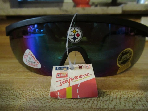 1  pittsburgh steelers sunglass new with tag Cover