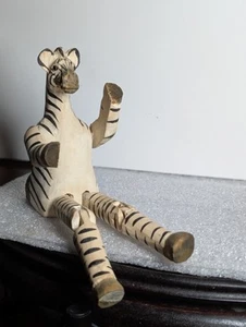 Statuina vintage zebrata intagliata a mano snodata mensola in legno - Foto 1 di 12