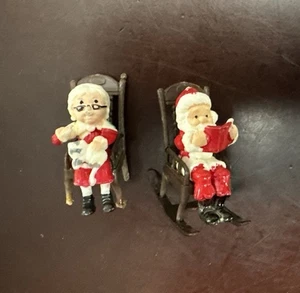 Vintage Christmas Santa & Mrs Claus In Chair Set Mini 1.5” Plastic Mid Century - Picture 1 of 6