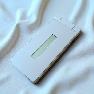 [Near Mint] SHARP AQUOS Keitai 4 A205SH A206SH Android Flip Phone White Unlocked - Image 1 of 4