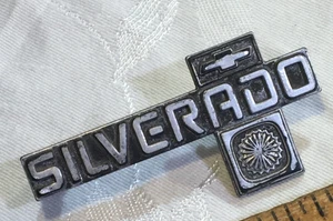 1981-1987 CHEVY SILVERADO DASH ? EMBLEM Badge Script 1982 1983 1984 1985 1986 - Bild 1 von 10