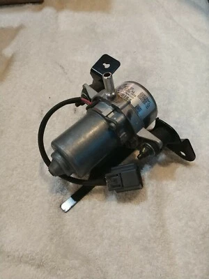 2013 GMC Acadia Vacuum Pump 32k Miles 22819441 - Image 1 of 3