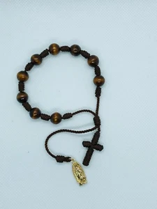 Pulsera de la Virgen oro laminado y bolas de madera cafe hecha a mano - Bild 1 von 5
