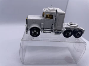 MATCHBOX SUPERFAST || PRE-PRO || 1981 #43 PETERBILT Conventional Sleeper Cab - Picture 1 of 3