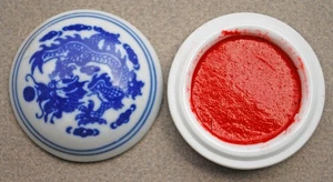 Scatola contenitore inchiostro drago bianco blu porcellana rossa cinese vintage 1,75" - Foto 1 di 2
