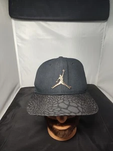 Gorra ajustable Air Jordan con estampado de elefante de cemento negra Jumpman para hombre - Imagen 1 de 7
