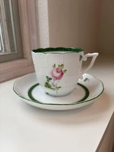 Herend Wiener Rose Teetasse und Untertasse weiß handbemalt Porzellan gebraucht - Bild 1 von 7
