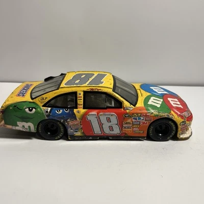 Toyota Camry 2008 fundido a presión Kyle Busch NASCAR #18 M&M usado Foto 1 de 4