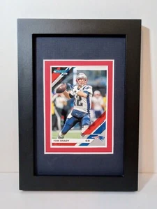 Tarjeta de fútbol americano Tom Brady New England Patriots enmarcada placa 2019 Panini Donruss - Imagen 1 de 4