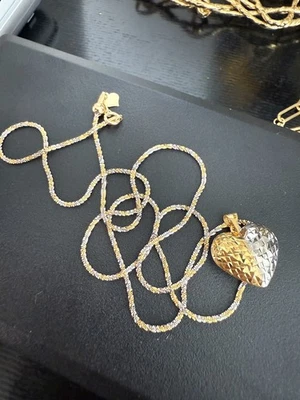 Collar de mujer de oro de 18 quilates con colgante de dos tonos  Foto 1 de 4