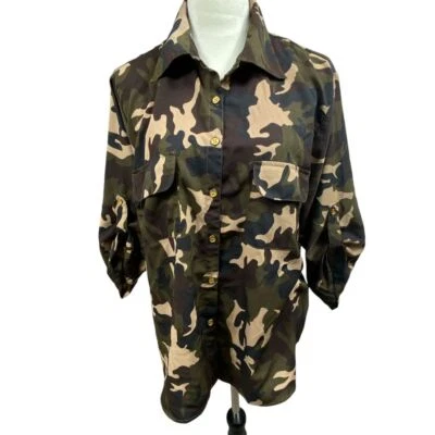 Blusa estilo militar con botones estampado camuflado de gran tamaño 3X millas para mujer Foto 1 de 4