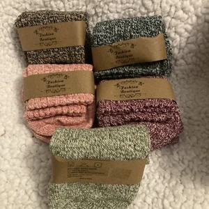 NWT Fashion Boutique Womens 5 Pair Pk Comfy Crew Socks Multicolor Knit One Size! - Picture 1 of 2