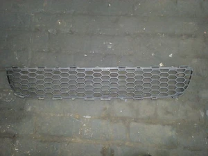 TOYOTA COROLLA VERSO 04-05-06-07 LOWER BUMPER GRILL - Imagen 1 de 2