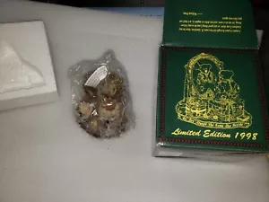 DE COLECCIÓN BOYDS BEAR & FRIENDS 1998 EDICIÓN LIMITADA TENEMOS LA MISMA EDAD DENTRO 227802 - Imagen 1 de 12
