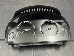 Tacho BMW F07 F10 F11 F12 F01 F25 Kombiinstrument KM/H Diesel DEFEKT 9312040 - Picture 1 of 17