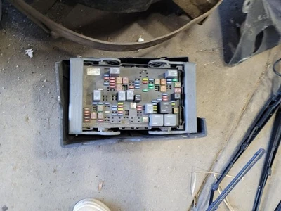 Fuse Box Engine Fits 10-14 ESCALADE 2018943 Foto 1 de 4