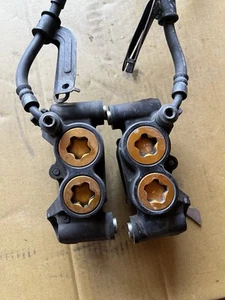 06 07 Yamaha YZF R6 R6r 2006 - 2007 Front Brake Calipers Set Pair OEM - Picture 1 of 3