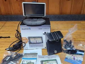 Garmin Nuvi 1300LM GPS Navigation Unit w/Charger & Case Bundle Lifetime Maps - Picture 1 of 7