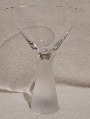Vidrio Martini grande transparente Artland Prescott con base de vástago de panal esmerilado 14 oz Foto 1 de 4