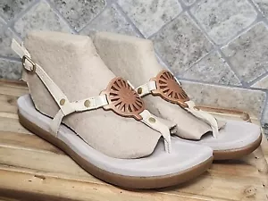 Womans UGG AYDEN White Thong Sandals Comfort SIZE 10 M 41 EUR Buckle - Picture 1 of 13