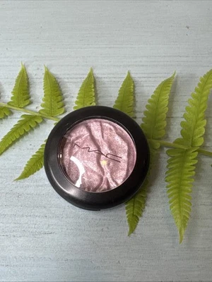 NEW MAC Foiled Eye Shadow Large Single FEMININE WILES 3 g 0.1 oz Lavender - Image 1 of 3