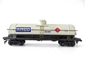 HO Gauge TYCO ARCO Single Dome Gasoline Tank Car 1950's Era - Picture 1 of 4