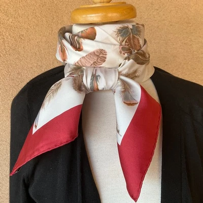 Hermes 100% Silk Twill Scarf PLUMES 90 cm  w/box by Henri de Linares Very Good - Image 1 of 4