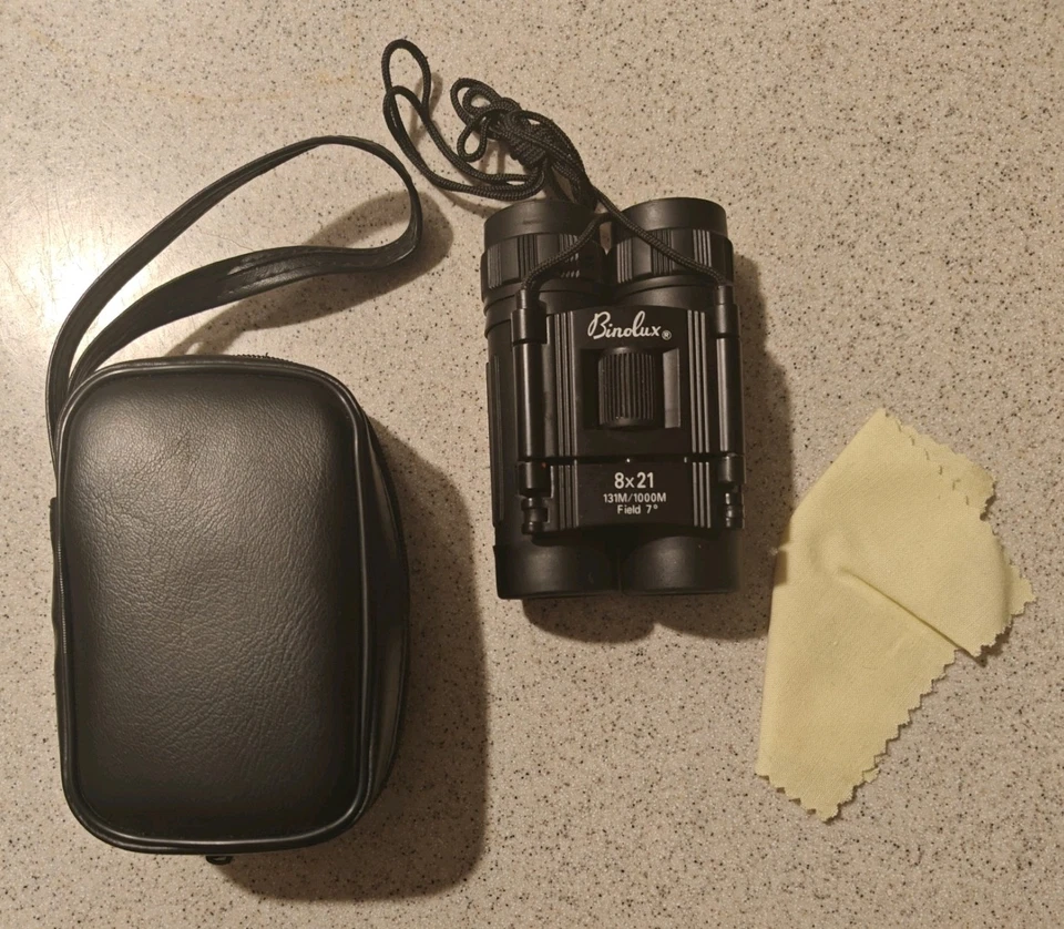 Binolux Black 8 X 21 Field 7° 392ft at 1000yds Compact Prismatic Binoculars - Image 1 of 4