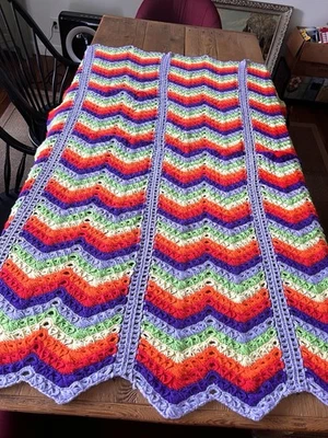 Manta de ganchillo Chevron afgana de colección hecha a mano en zig zag arco iris 66x51" púrpura Foto 1 de 4