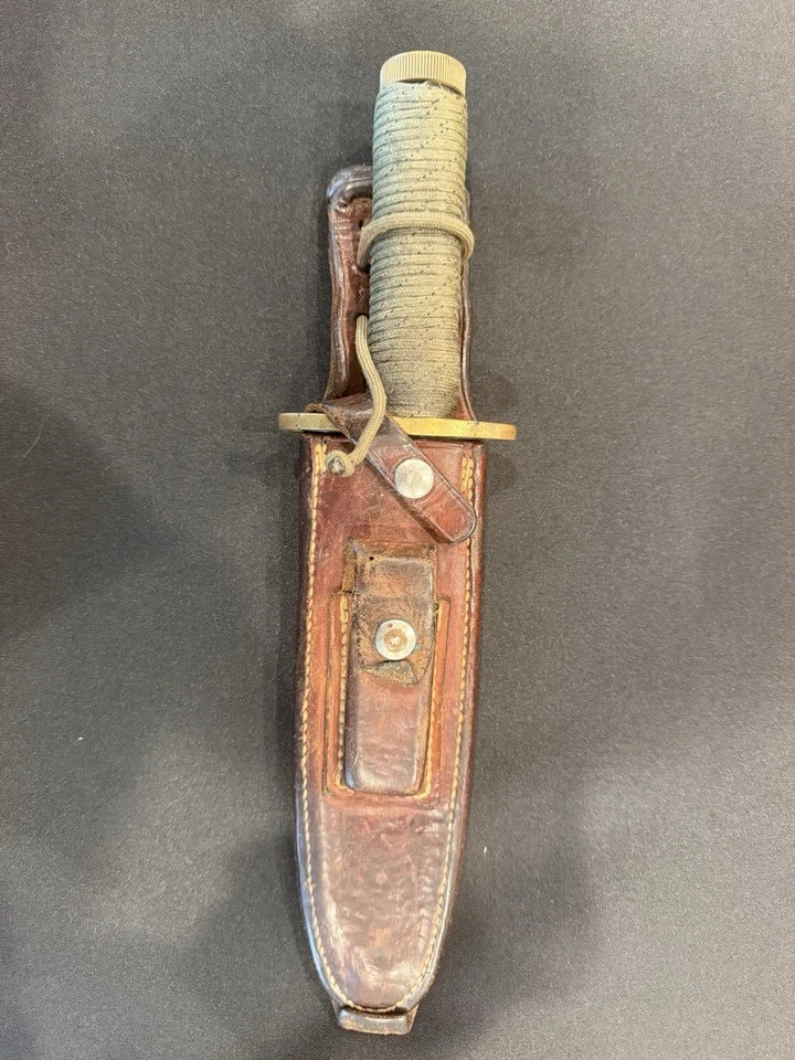 Cuchillos hechos por Randall años 70 modelo 18-7,5 viene con funda y piedra originales. Foto 1 de 4