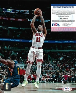Foto 8x10 autografiada firmada por Demar Derozan de los Chicago Bulls con certificado de autenticidad PSA AK89355 - Imagen 1 de 1