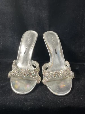 Zapatos de tacón alto Nina vintage tonos plateados aurora boreal estrás correas #4 Foto 1 de 4
