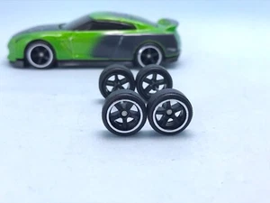 R134 Hotwheels 1/64 Real Riders#5 Razze Nero Moderno Lungo 10mm, Ruote in Gomma - Foto 1 di 3