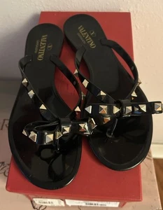 Valentino Garavani Damen Sommer Rockstud PVC Zehentrenner ONO Sandalen Schwarz 39 Flats - Bild 1 von 11