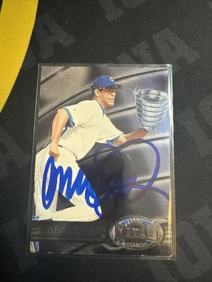 RYNE SANDBERG AUTOGRAPH 1997 METAL UNIVERSE FLEER BASEBALL CARD. Cubs - Image 1 of 3