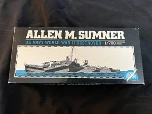 Alabatross WWII Destroyer Allen M. Sumner 1/700 Waterline Model Kit - Complete - Picture 1 of 5