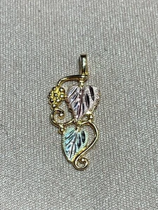 10K Landstroms Black Hills Gold Pendant 1.1 Grams - Picture 1 of 5