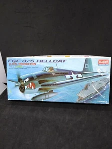 ACADEMY 2224 GRUMMAN F6F3/5 Hellcat Deluxe Kit (1/72) model FA217-6000 - Picture 1 of 5
