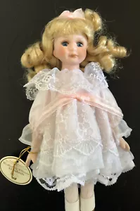 Bambola Barbara Lee Collectors Classics Petite Porcelains ""Elizabeth"" (A4) - Foto 1 di 4