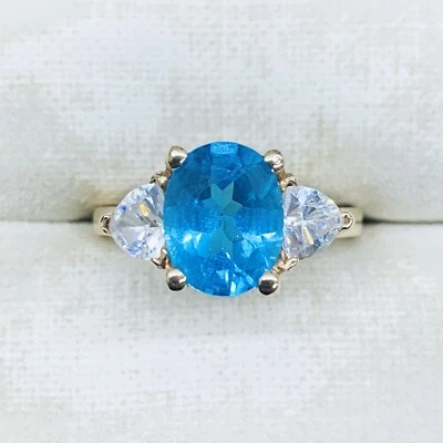 Anillo de compromiso de oro amarillo de 14k corte ovalado topacio azul y corte trillón talla 5,5 Foto 1 de 4