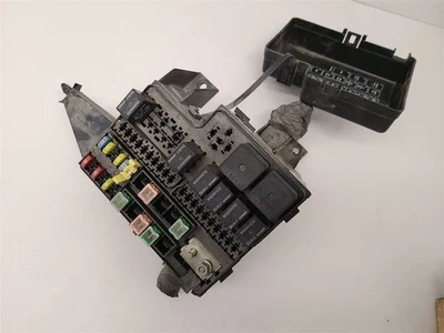 03-05 CAJA DE FUSIBLES DE NEÓN COMPARTIMENTO MOTOR 04793904AC  Foto 1 de 4