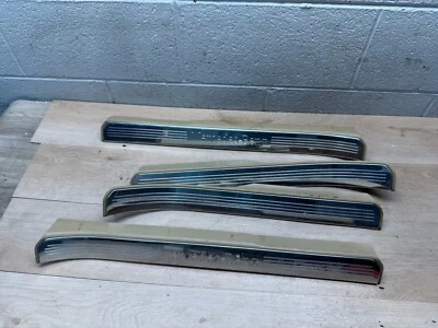 MERCEDES BENZ S550 S600 OEM JUEGO DE 4 CUBIERTAS DE UMBRAL DE PUERTA DELANTERA Y TRASERA Foto 1 de 4