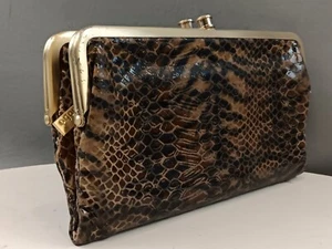 Cartera sin asas Hobo International de cuero con estampado de piel de serpiente doble Kisslock usada en excelente estado - Imagen 1 de 18