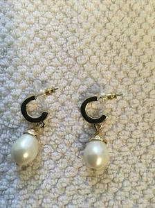 NWOT Carolee gold tone capped pearl drop earrings Cs474 - Picture 1 of 3