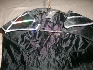 Black Shoulder Web Vampire Costume Cape Girls Boys Youth Size 10 Used - Picture 1 of 4