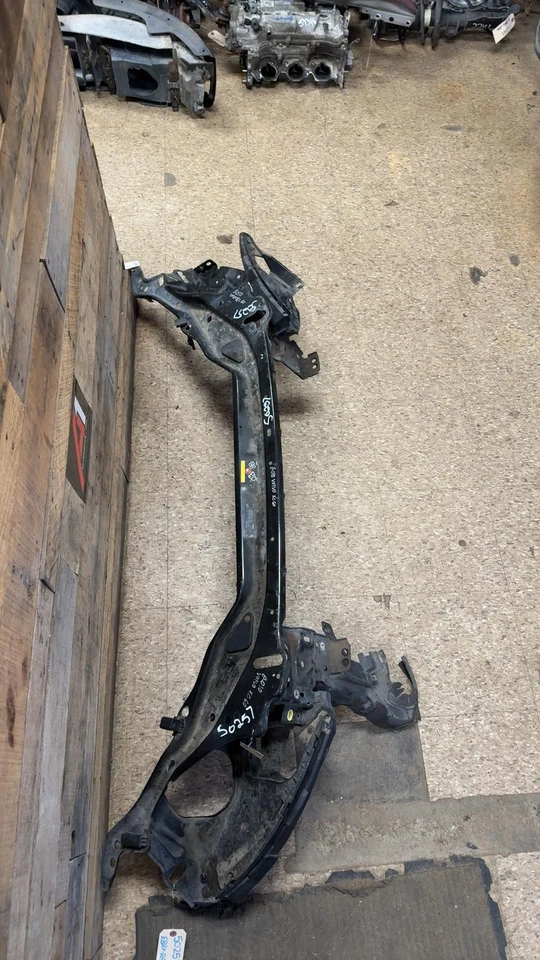 2009-2017 VOLVO XC60 UPPER RADIATOR SUPPORT TIE BAR W/ HEADLAMP BUCKETS Foto 1 de 4