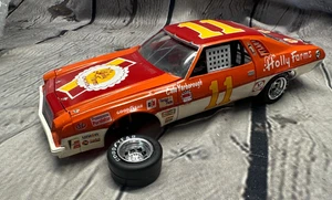 CALE YARBOROUGH 1976 #11 HOLLY FARMS 1:24 Red Orange Yellow WhPlastic READ!!!!!! - Picture 1 of 24