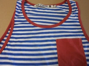 HIERRO Y RESINA MARCA LICENCIA ROPA BOLSILLO CAMISETA SIN MANGAS HECHA EN EE. UU. - Imagen 1 de 4