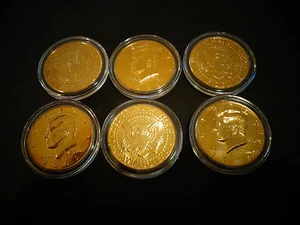 LOTE DE 6 JUEGOS* MONEDA DE MEDIO DÓLAR JF KENNEDY CHAPADA EN ORO 24 KT, CÁPSULA HERMÉTICA - Imagen 1 de 12