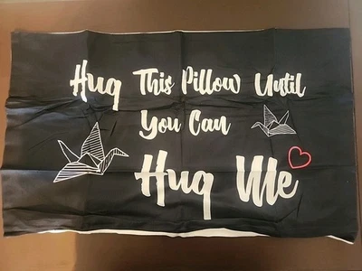 Funda de Almohada 12" x 20" "Abraza esta Almohada Hasta" Negra NUEVA Foto 1 de 2